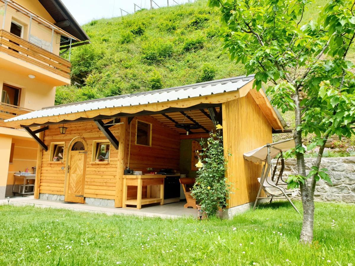 Apartment And Garden House Among The Mountains Podbrdo Eksteriør billede